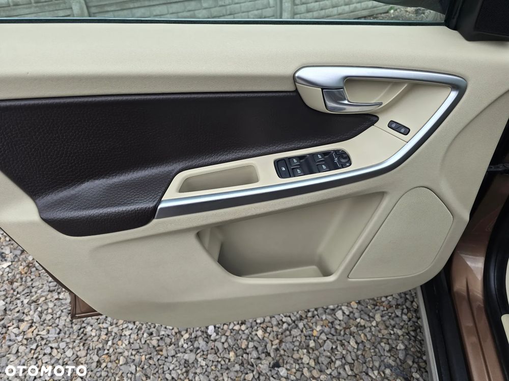 Volvo XC 60 2.4D Kinetic - 23