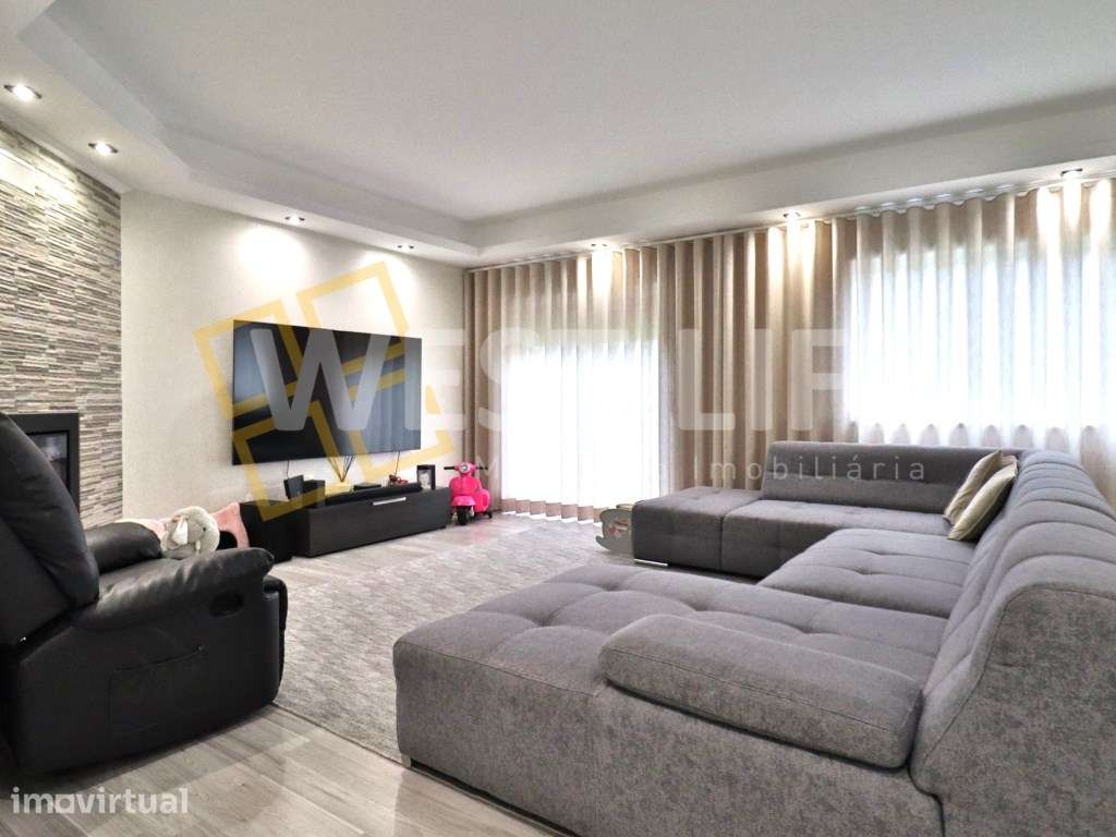 Apartamento T3 com áreas generosas e bastante iluminação natural - ... - Grande imagem: 2/24