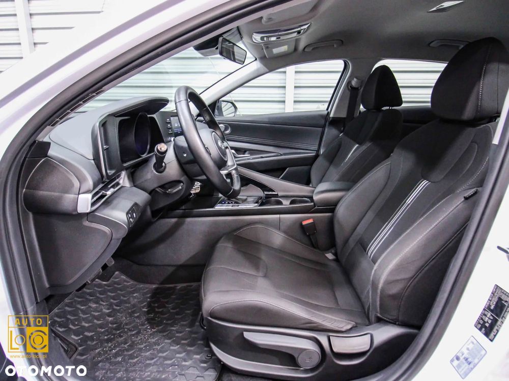 Hyundai Elantra 1.6 Executive CVT - 12