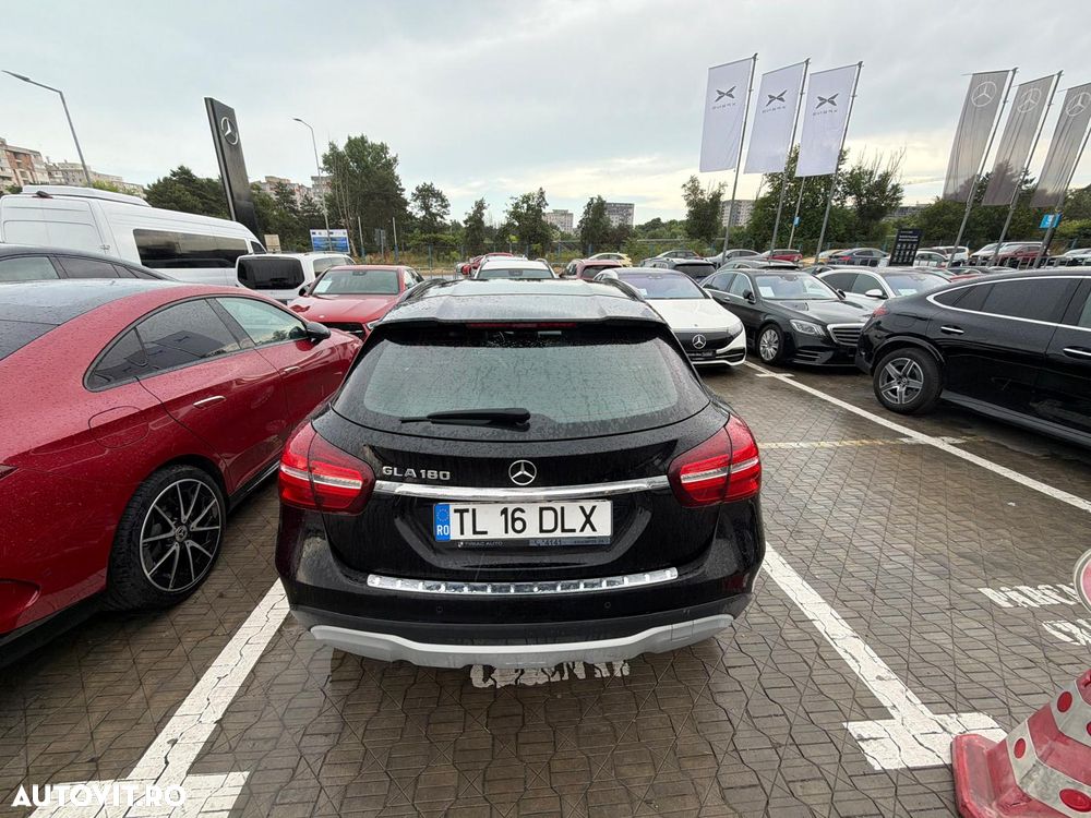 Mercedes-Benz GLA - 9