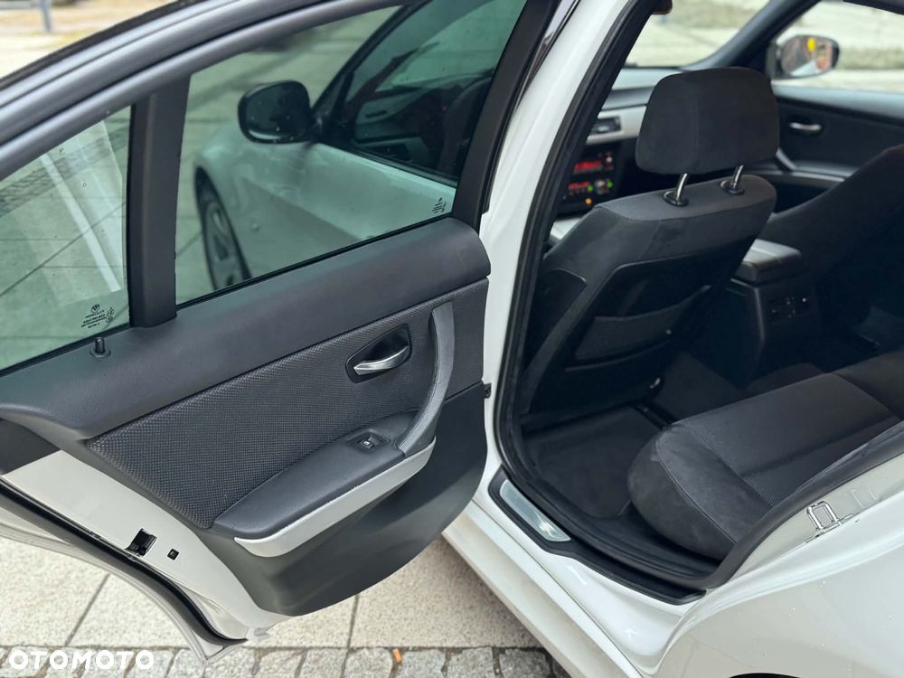 BMW Seria 3 320i - 26