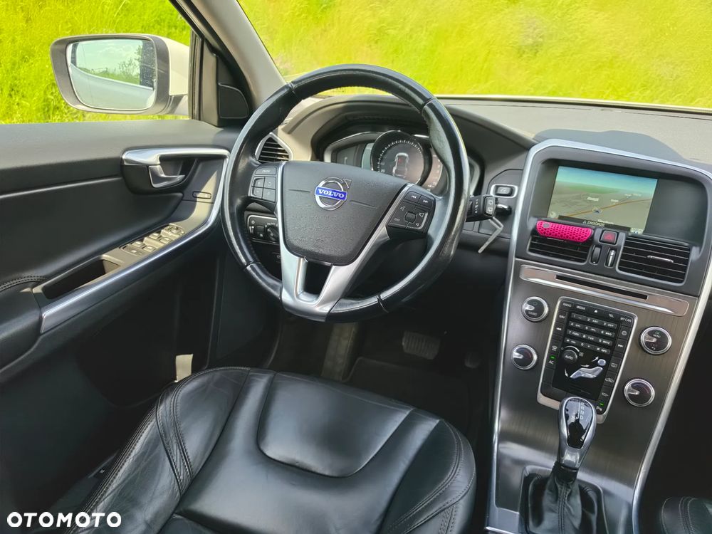 Volvo XC 60 D4 Geartronic Momentum - 32