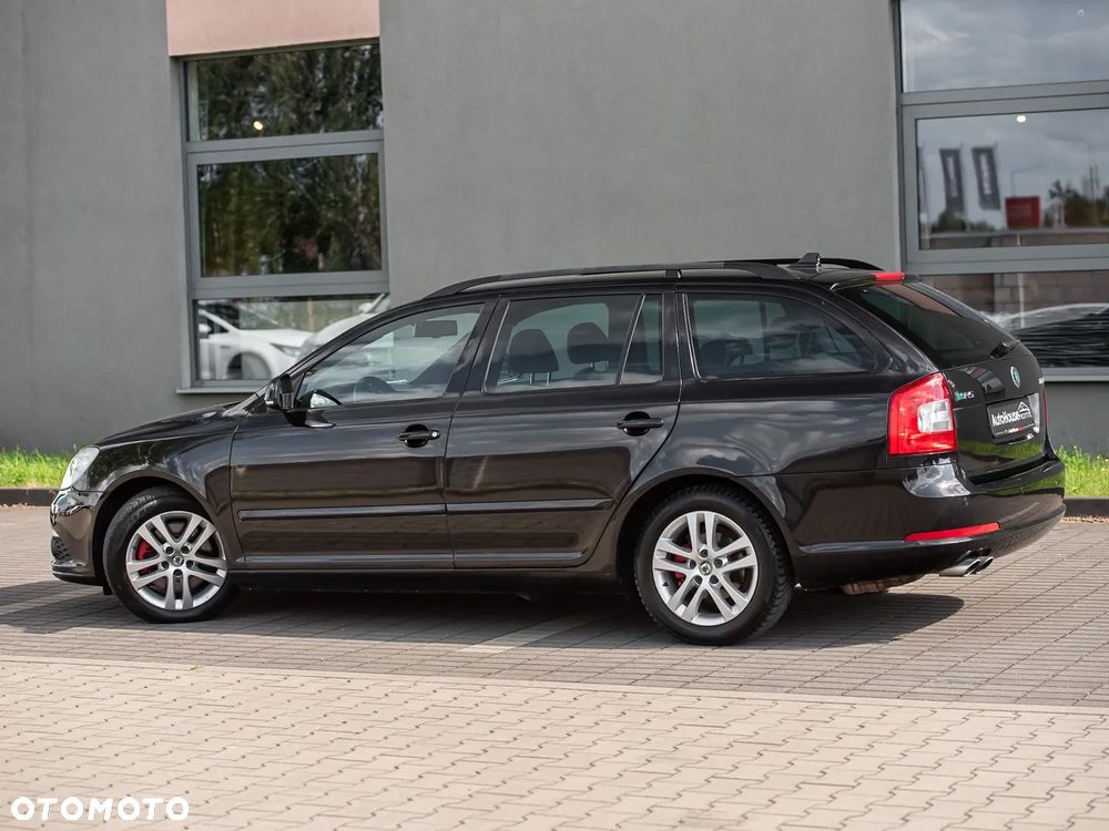 Skoda Octavia 2.0 TSI DSG RS - 9