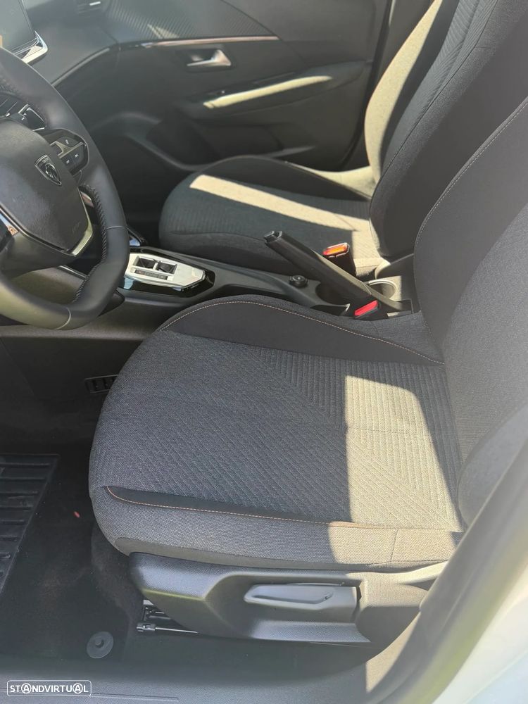 Peugeot 208 - 12