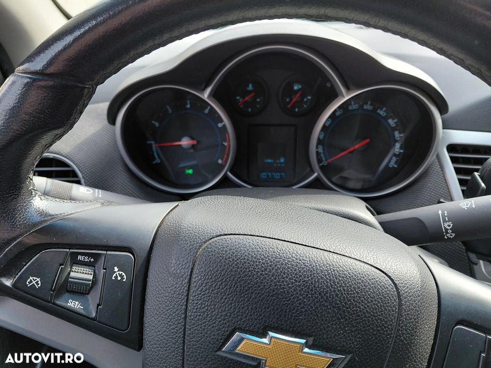 Chevrolet Cruze 1.8 Ecotec LT+ - 3