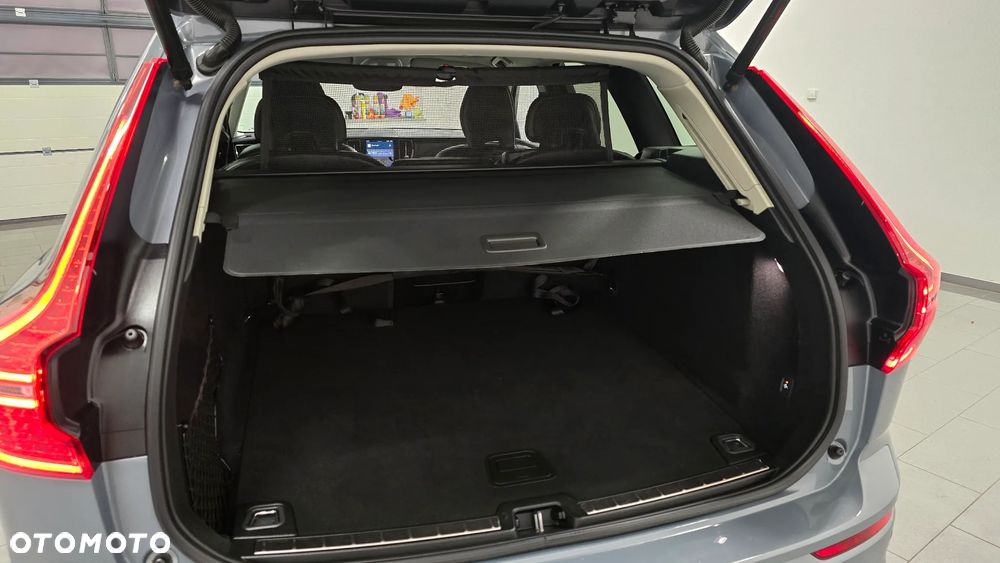 Volvo XC 60 B4 D Plus Dark - 11