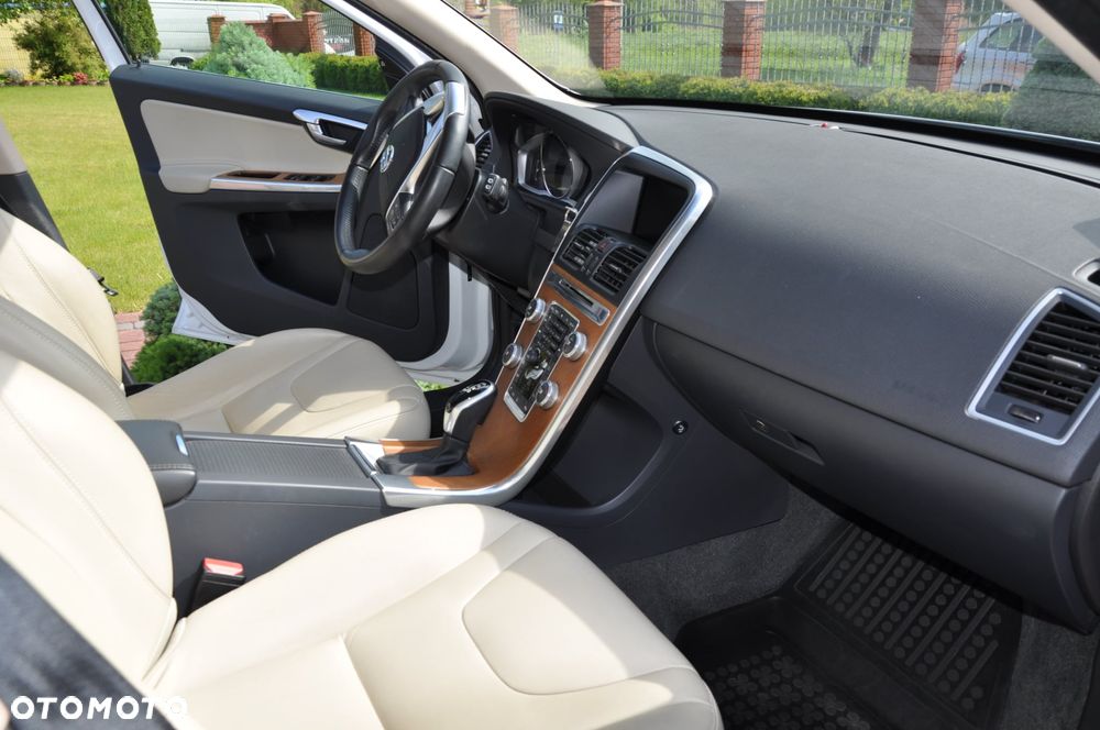 Volvo XC 60 T5 AWD Drive-E Momentum - 9