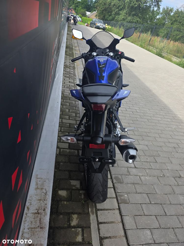 Yamaha YZF - 17