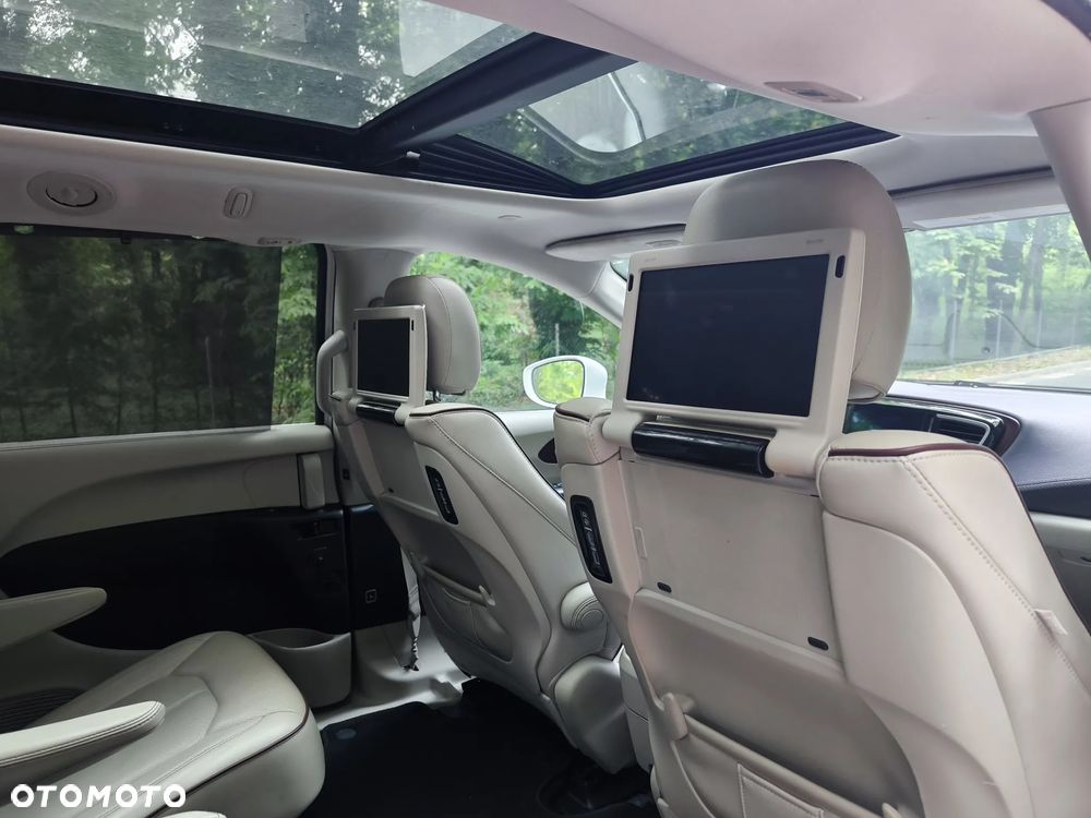 Chrysler Pacifica - 12