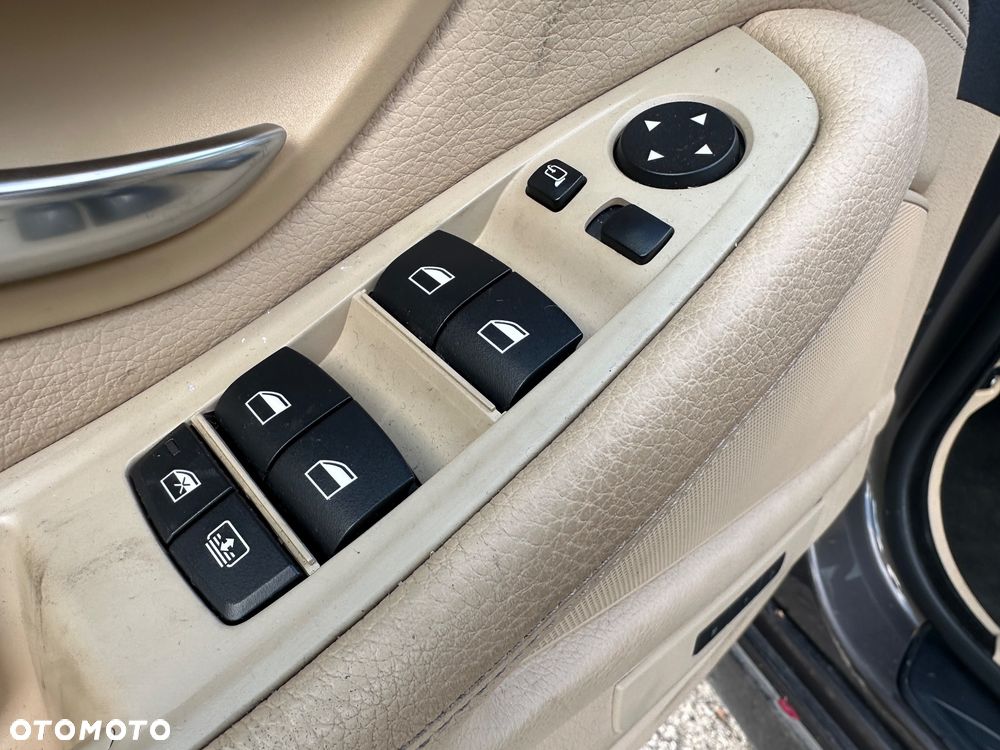 BMW Seria 5 528i - 17