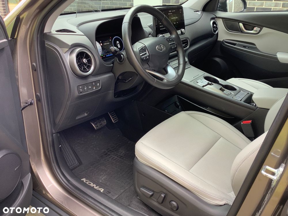 Hyundai Kona 64kWh Executive - 17
