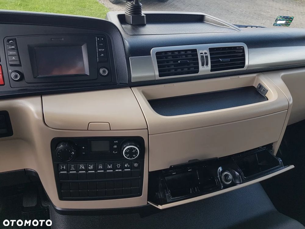 MAN TGL 12.220 HAKOWIEC 4x2 KLIMA - 12