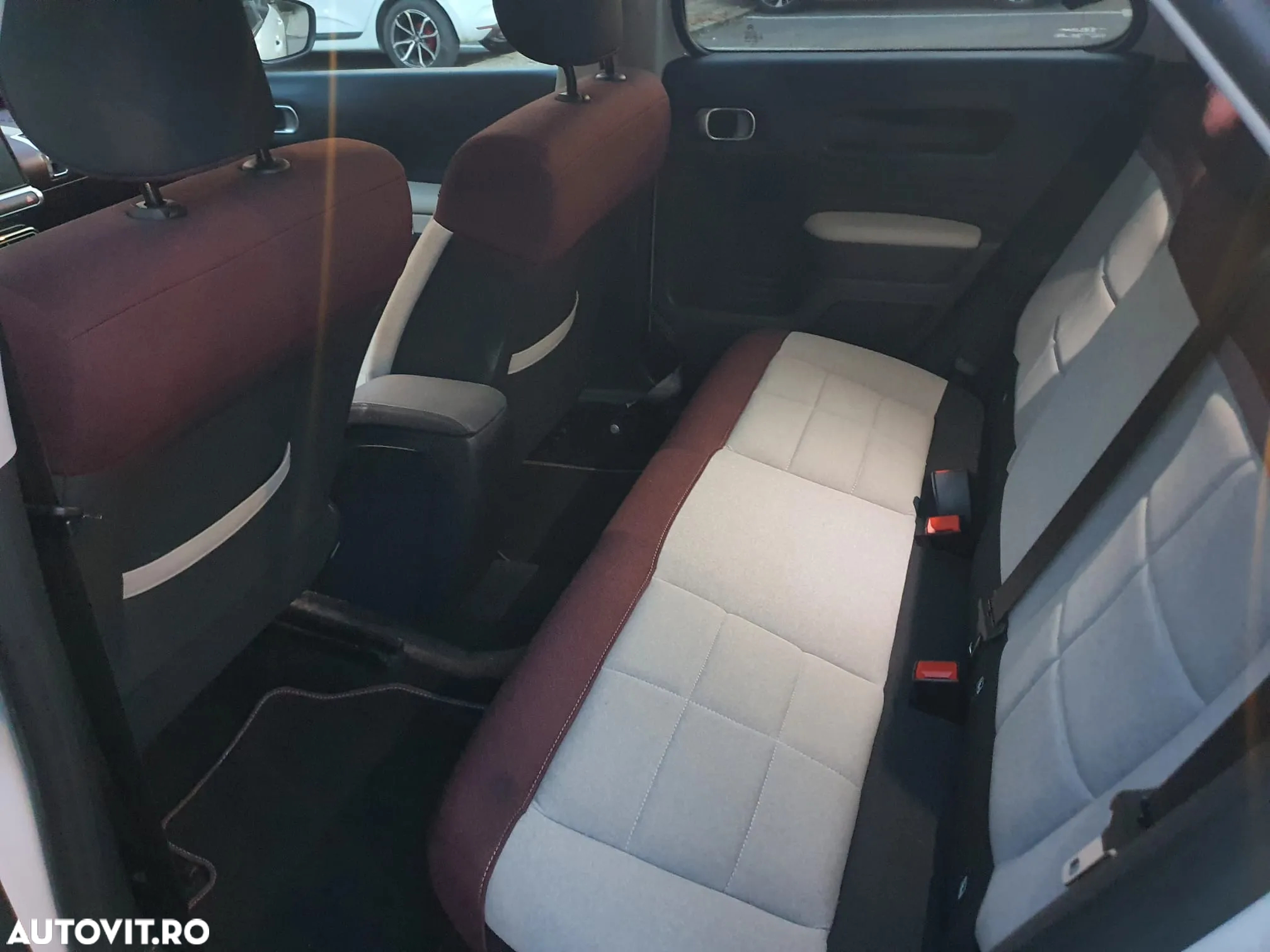 Citroën C4 Cactus Pure Tech 110 Stop&Start EAT6 Selection - 17
