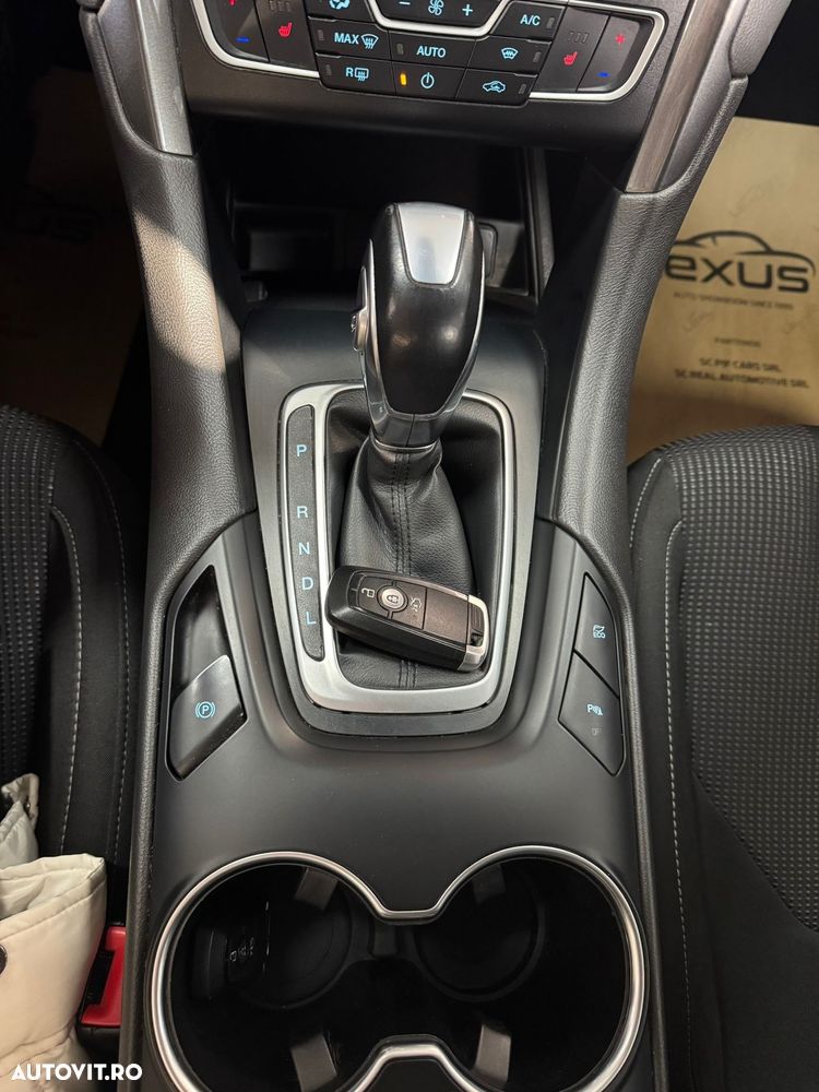 Ford Mondeo 2.0 HEV Titanium - 24