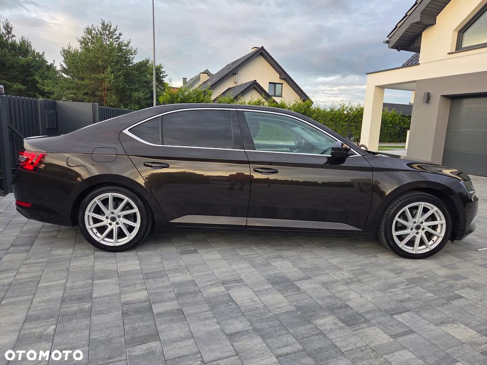 Skoda Superb 2.0 TDI DSG Premium Edition - 3
