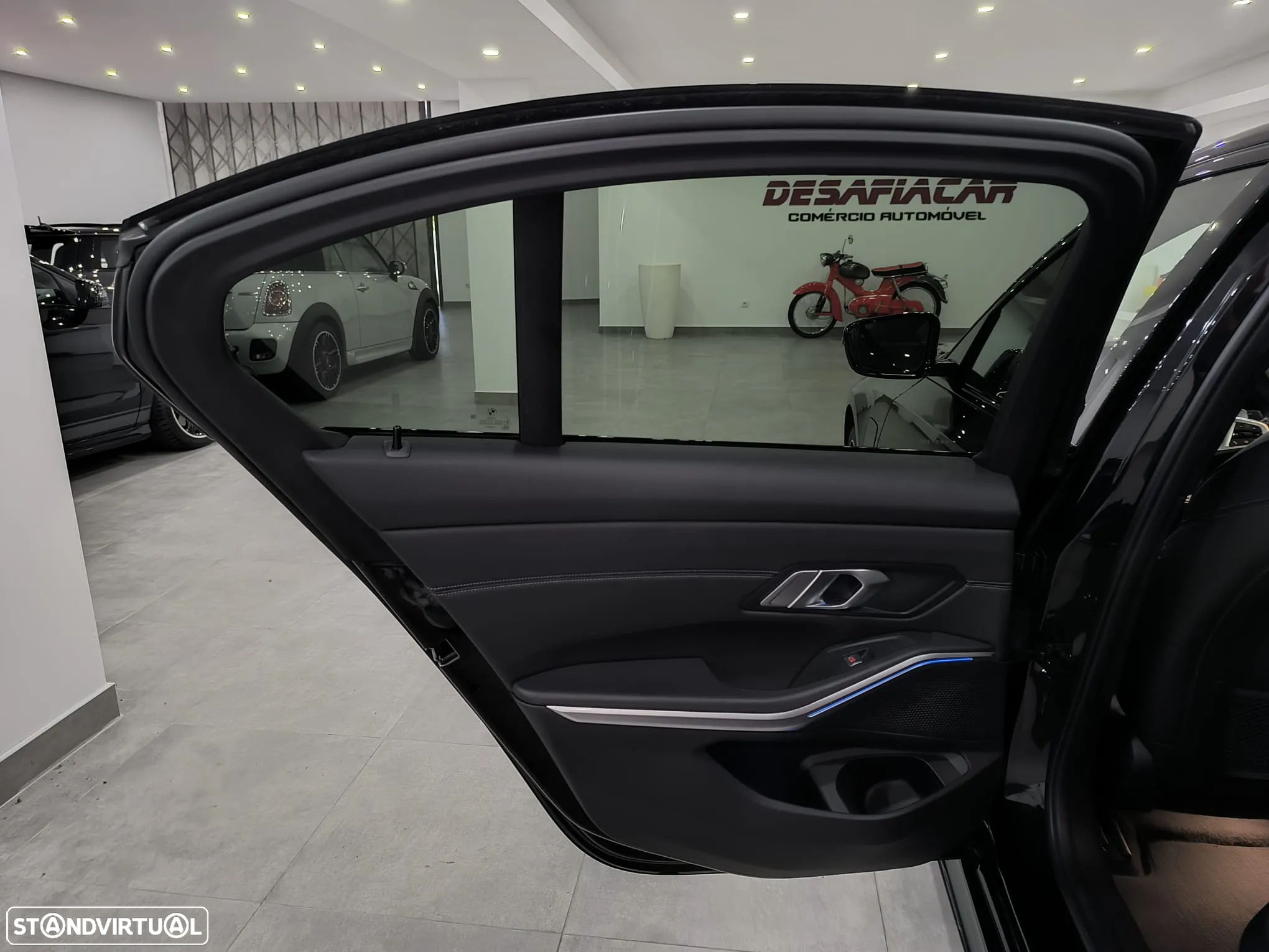 BMW 330 e Pack Desportivo M Auto - 33