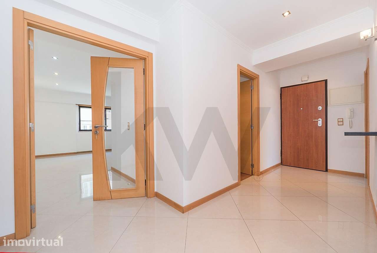 Apartamento T2 | Tv. do Olival à Graça | 1 Parqueamento | Rés do Chão - Grande imagem: 2/25
