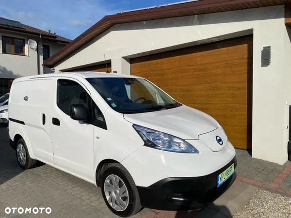 Nissan E-NV200 elektryk do 300 km zasięgu klima