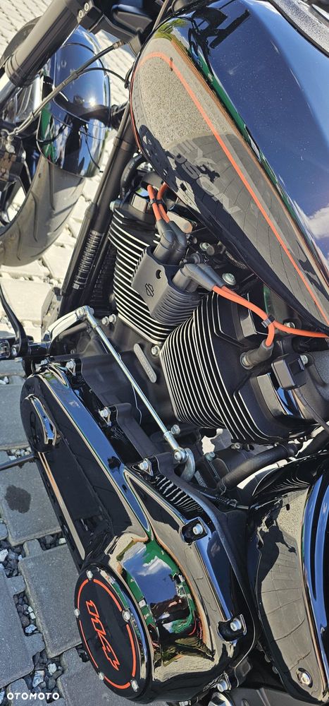 Harley-Davidson Softail FXDR - 12