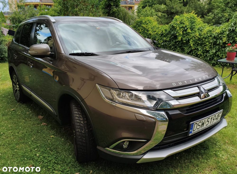 Mitsubishi Outlander 2.0 Intense + Navi 4WD CVT - 9