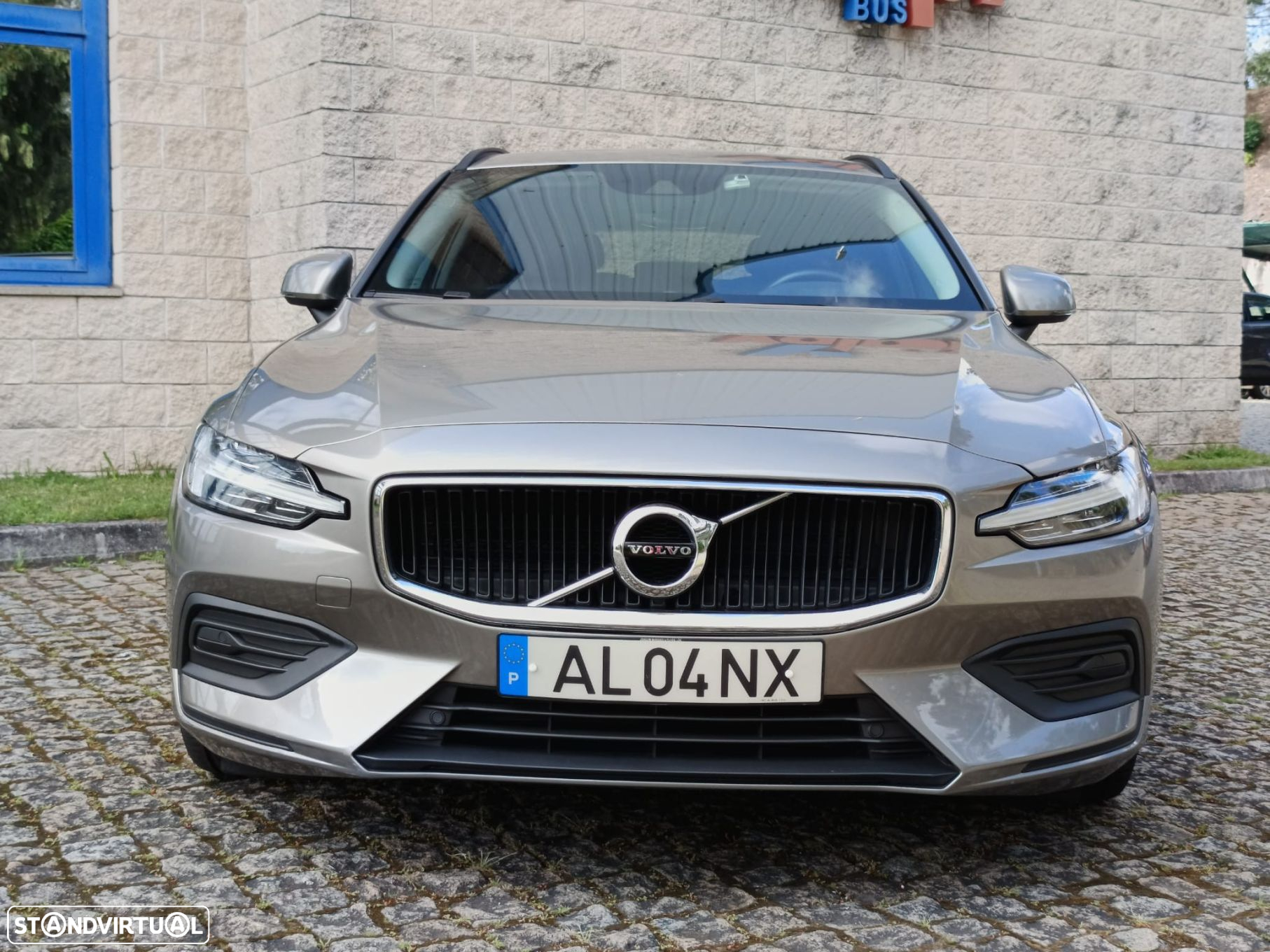 Volvo V60 2.0 B4 Momentum Plus Geartronic - 3