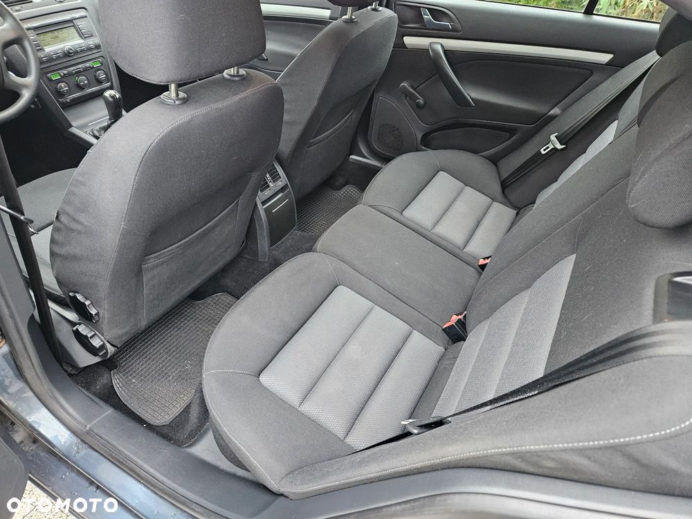 Skoda Octavia 1.6 FSI Ambiente - 11