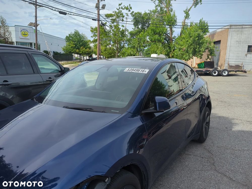 Tesla Model Y - 13