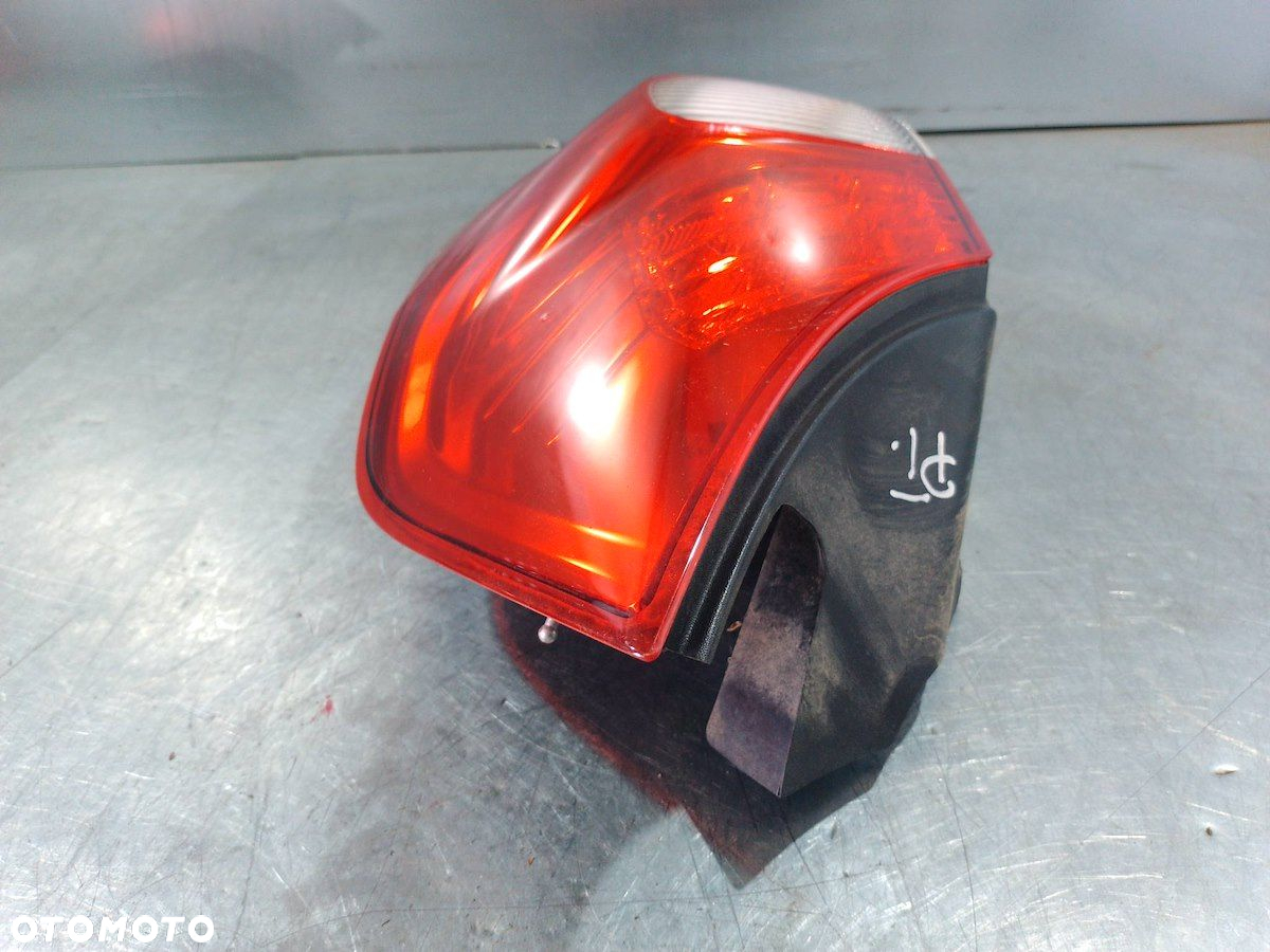 LAMPA TYLNA PRAWA RENAULT SCENIC II  8200474327-A   2SK009467-02-50 - 2