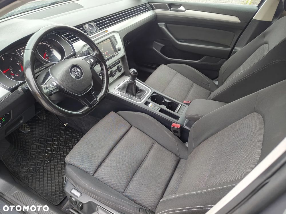 Volkswagen Passat - 31