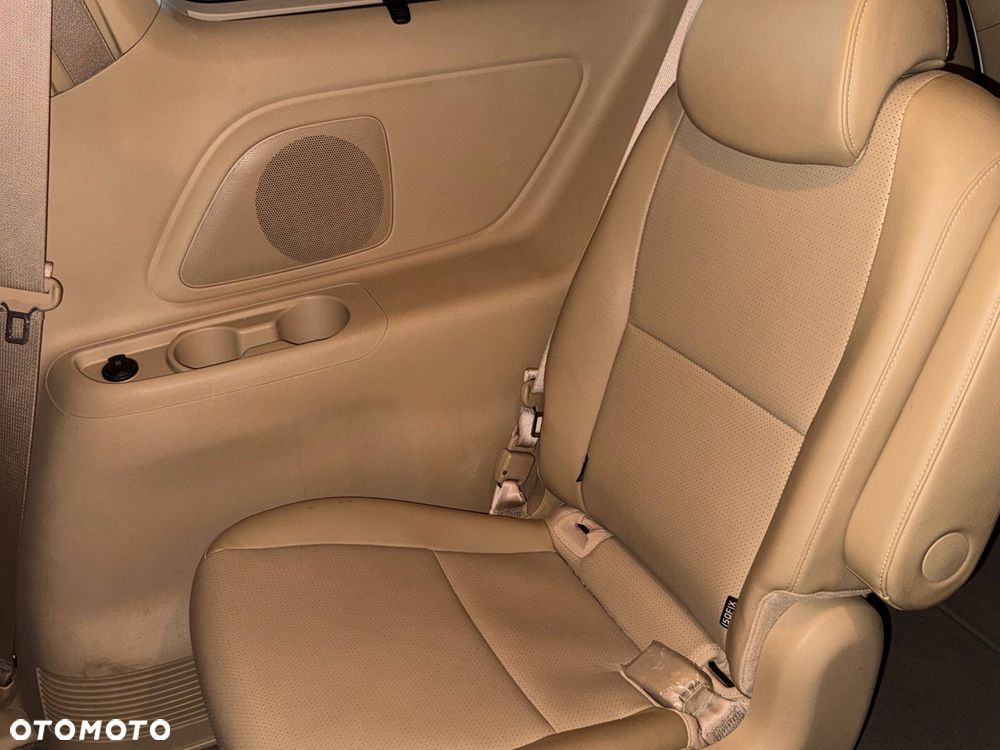 Kia Carnival - 25