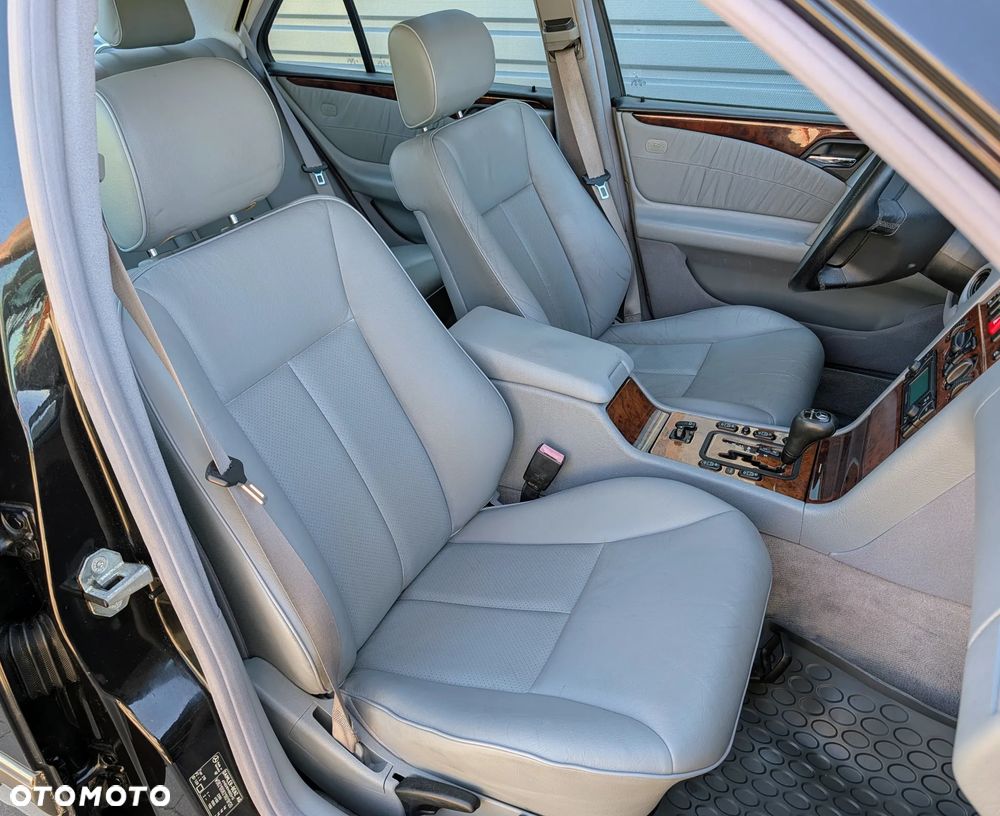 Mercedes-Benz Klasa E 320 4-Matic Elegance - 7