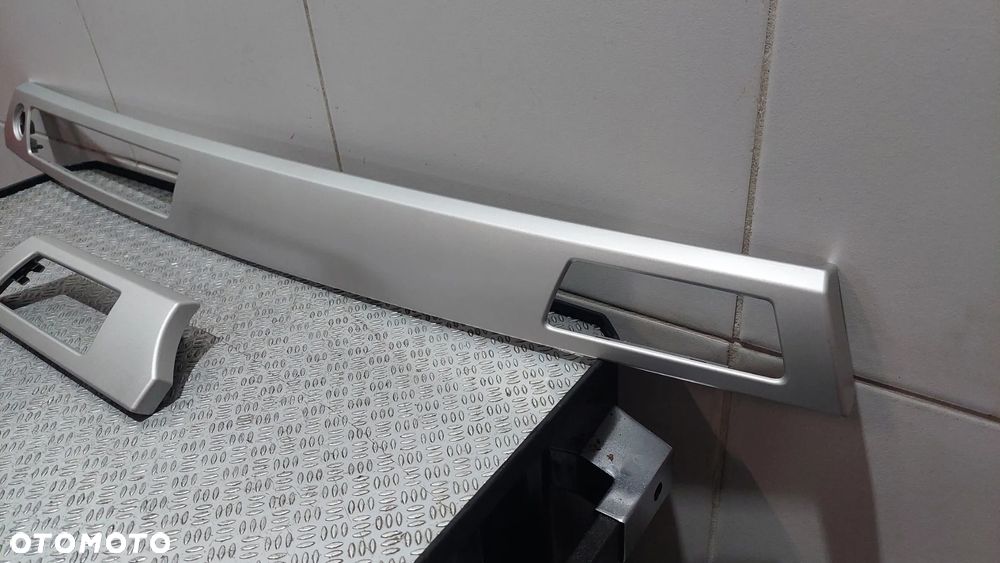 LISTWY OZDOBNE KONSOLI BMW E90 - 2