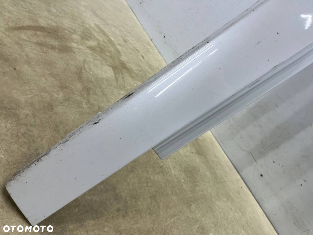 Listwa progowa BMW 5 F10 F11 sedan kombi 10-17r. prawa nakładka progu zewnętrzna kolor Mineralweiss - 5