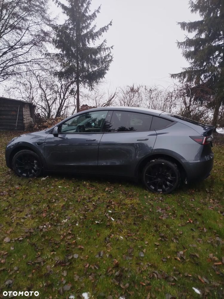 Tesla Y Long Range AWD - 5
