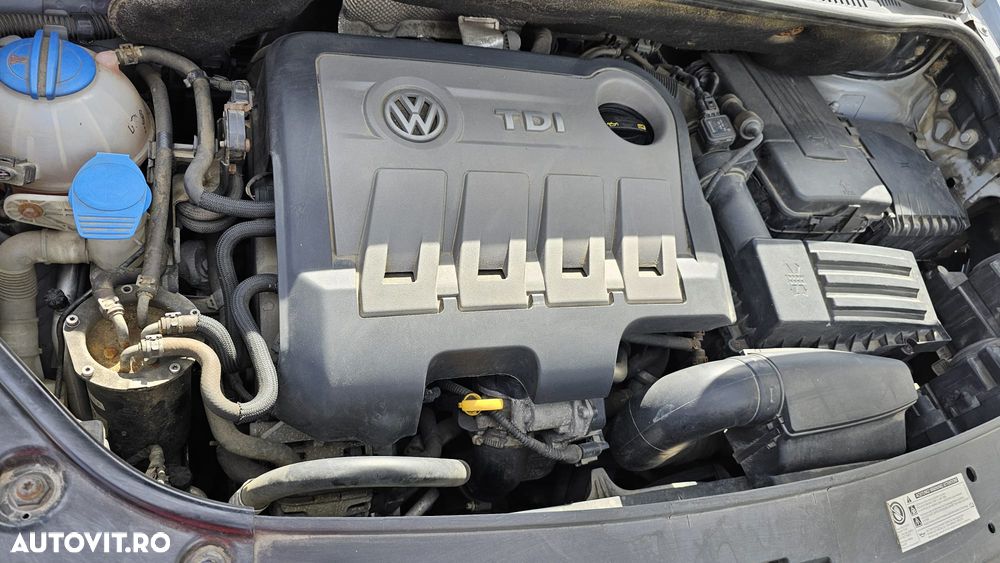 Volkswagen Touran 1.6 TDI Comfortline - 9