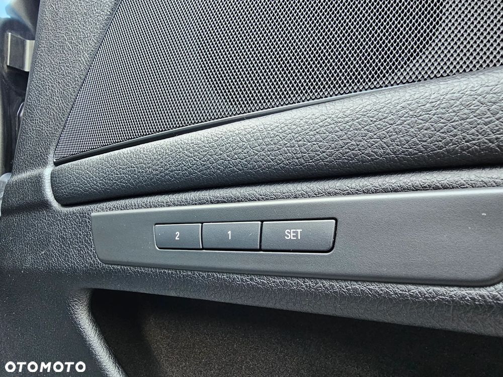 BMW Seria 5 520d - 27