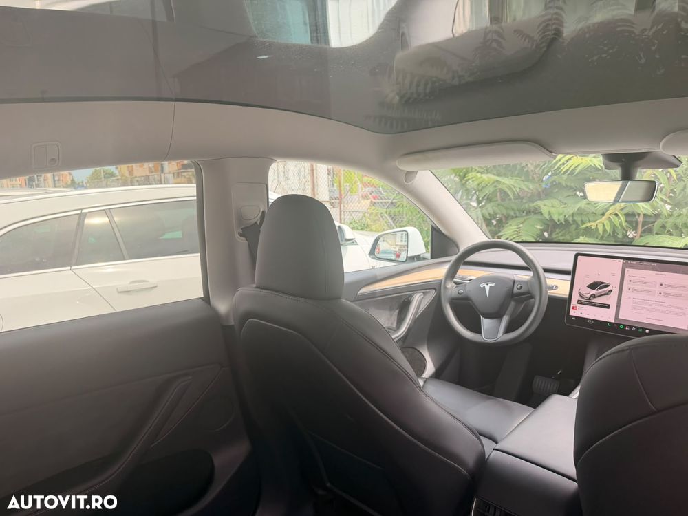 Tesla Model Y Long Range AWD - 6