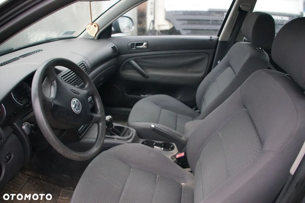 Auto na części - Volkswagen Passat B5 Lift 1.9 TDI 130 KM AWX GGB LA7T 2005R Silnik Skrzynia Drzwi Maska Klapa Zderzak Błotnik Szyba Lusterko Deska Kokpit Sterownik Moduł Czujnik Licznik Kierownica Panel - 9