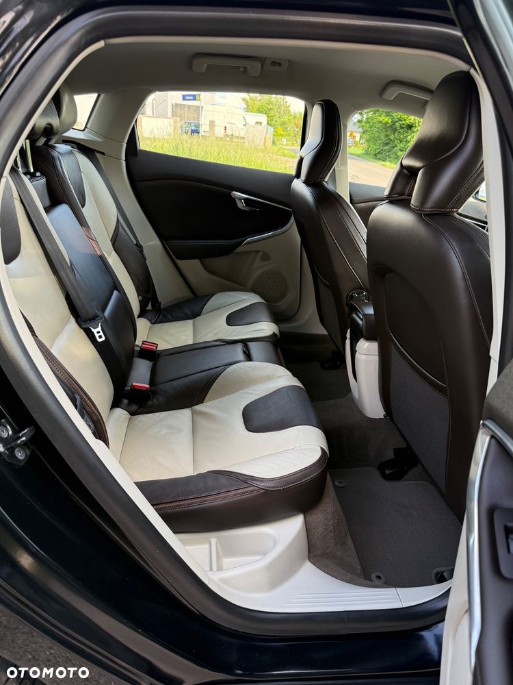 Volvo V40 Cross Country D3 Momentum - 14