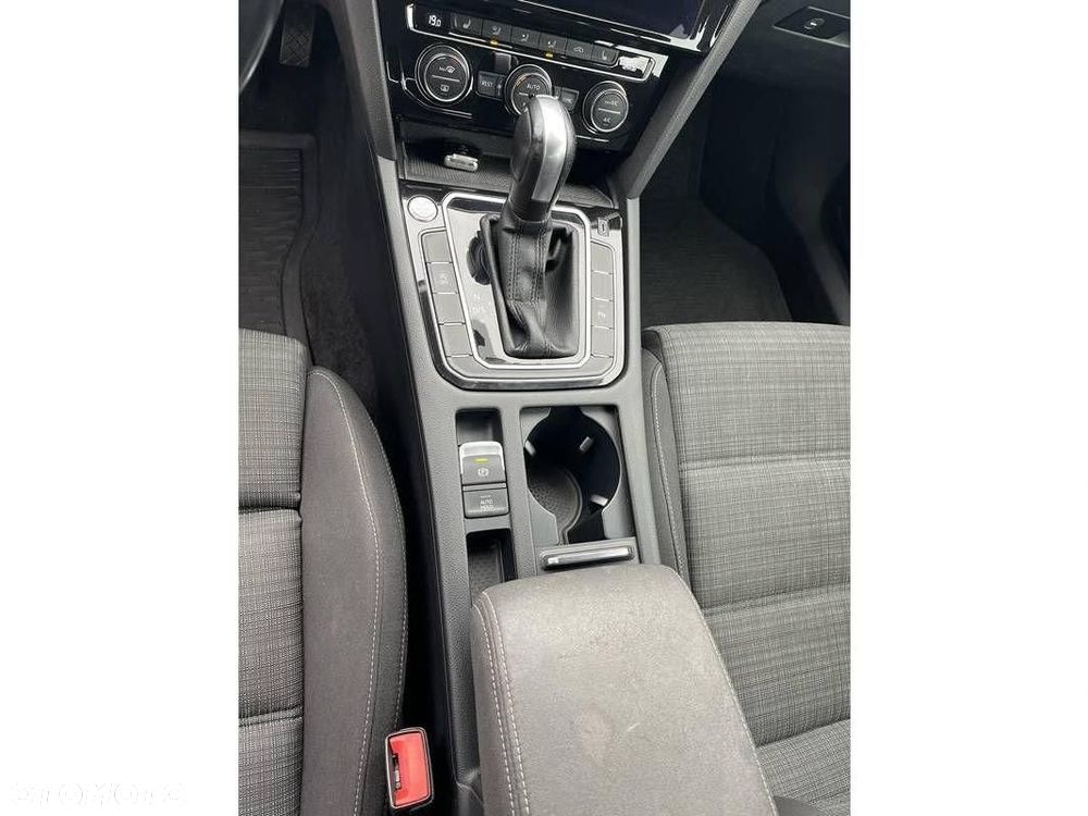 Volkswagen Passat - 14