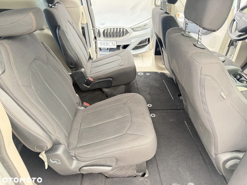 Chrysler Pacifica - 8