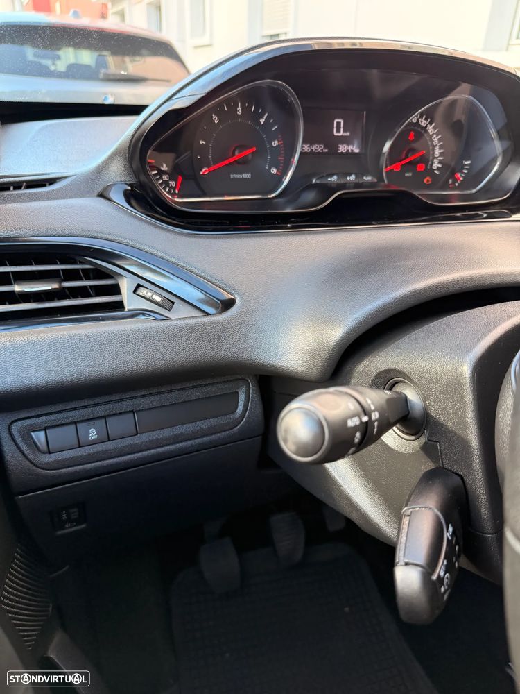 Peugeot 208 1.4 HDi - 19