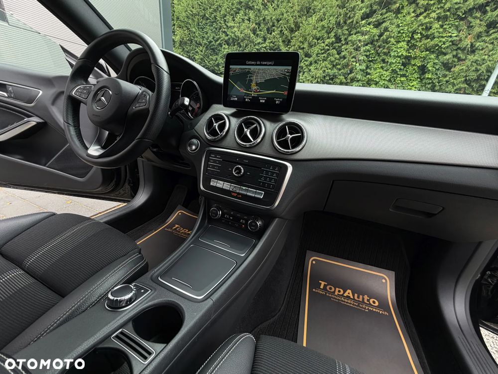 Mercedes-Benz CLA 200 7G-DCT - 16