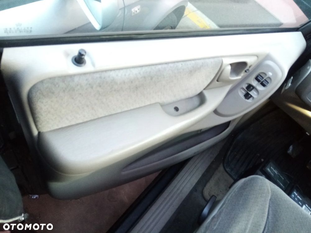 CHRYSLER GRAND VOYAGER IV 00-05 2.5 CRD ENJ - KLAPA BAGAŻNIKA PXR - 18