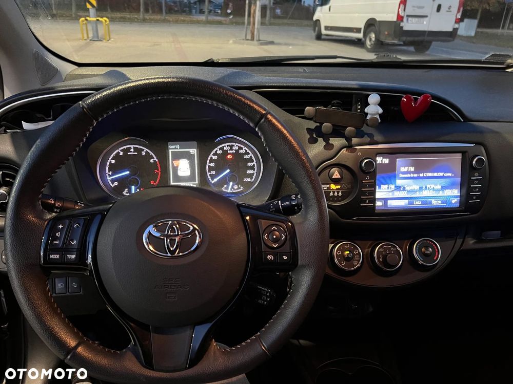 Toyota Yaris 1.5 Premium - 8