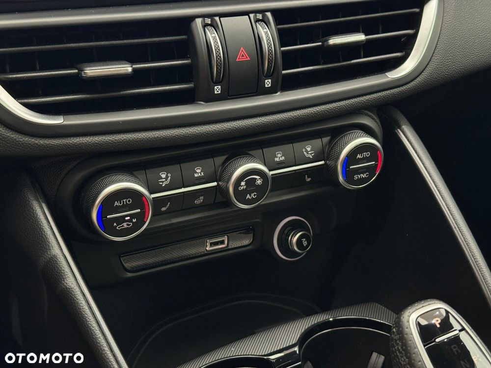 Alfa Romeo Giulia 2.0 Turbo Veloce Q4 - 24