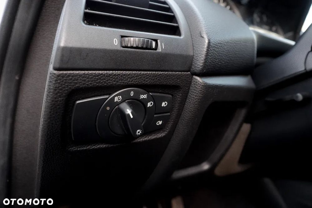 BMW Seria 1 118d Sport Line - 13