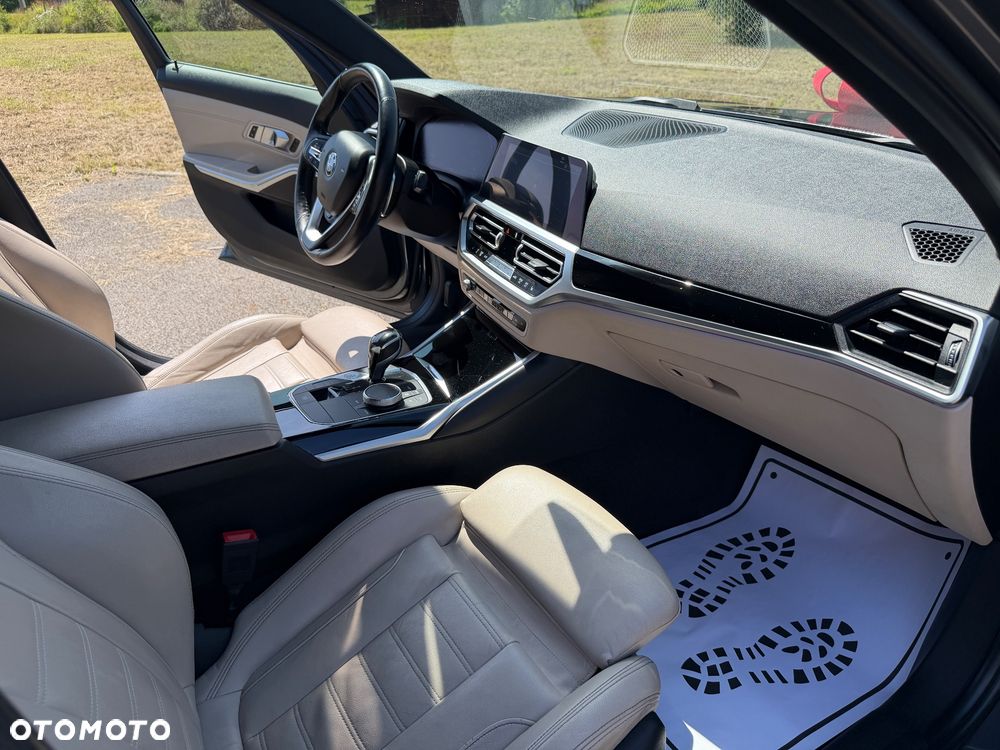 BMW Seria 3 330i xDrive M Sport - 21