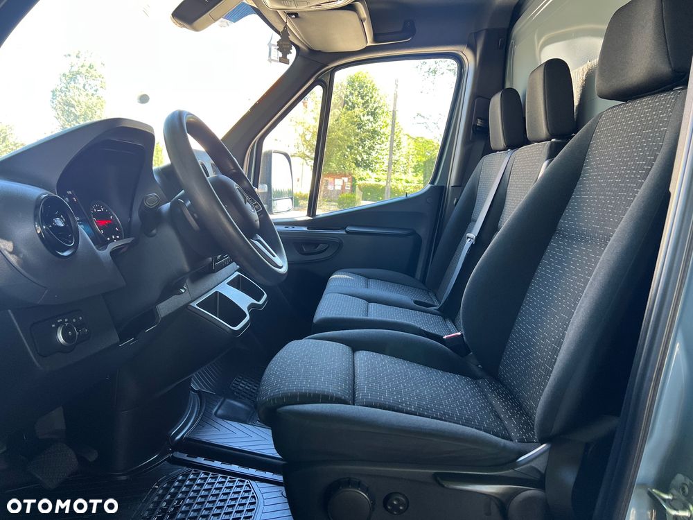 Mercedes-Benz Sprinter - 24