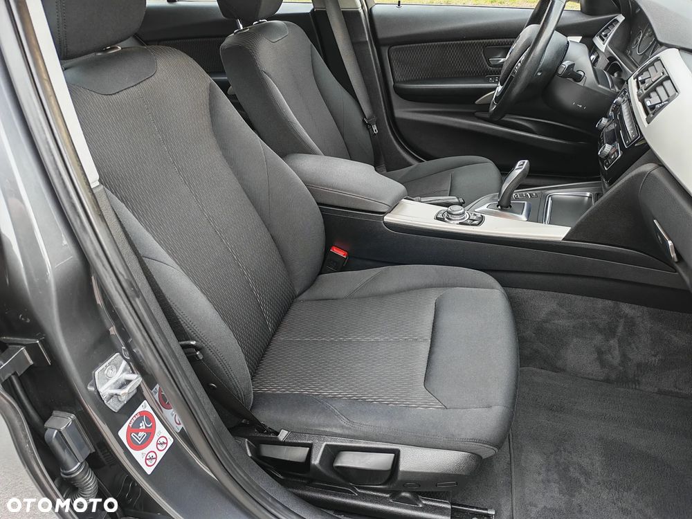 BMW Seria 3 320d - 32